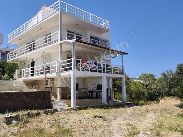 Mordoğan Merkezde Deniz Manzarlı 4+1 Eşyalı Triplx Kiralık Villa