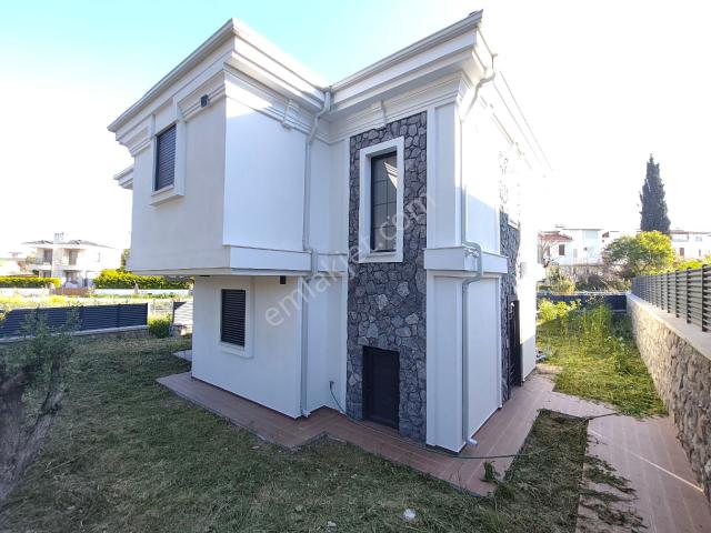 Mordoğan Merkezde Mandalin Konaklarında Sezonluk Full Eşyalı Kiralik 2+1 Sıfır Daire
