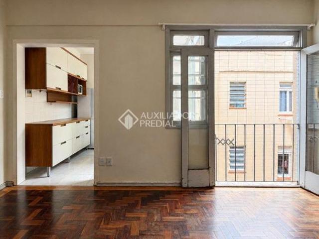 More na Cidade baixa em um apartamento em andar alto