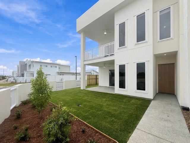 MORE SPACE, MORE LIFESTYLE! IMPRESSIVE CORNER HOME WITH ROOM FOR THE WHOLE FAMILY!