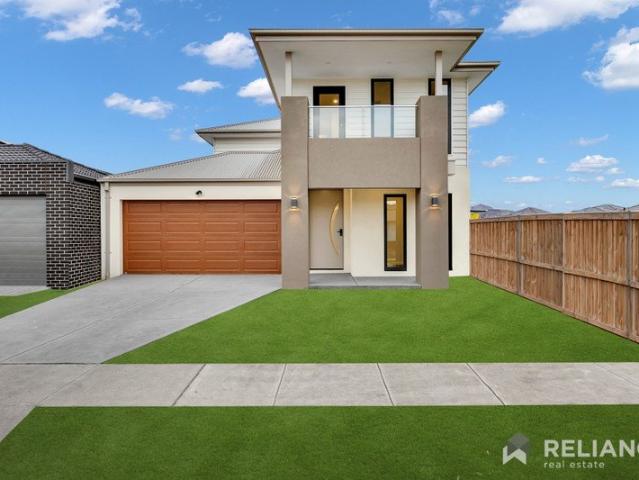 More Space to Enjoy Expansive Family Living with a Dedicated Study