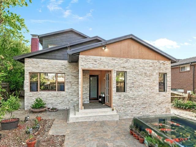 More Than a Family Home A Property With Endless Possibility!