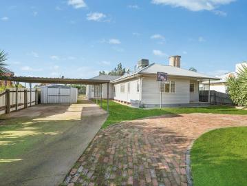 More Than Meets the Eye Bonus Room & Rear Access Character, Space & Versatility with Bonus Accommodation