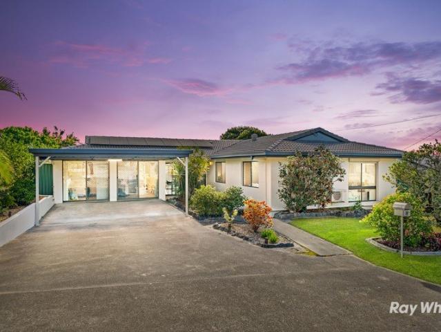 More Than the Standard 3 Bed 2 Bath… Think Bonus '4th Bed, 3rd Bath', 10m Pool & Refreshed Home