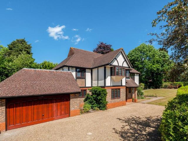 Morella Close, Virginia Water, Surrey 4 bed detached house to rent £6,500 pcm £1,500 pw