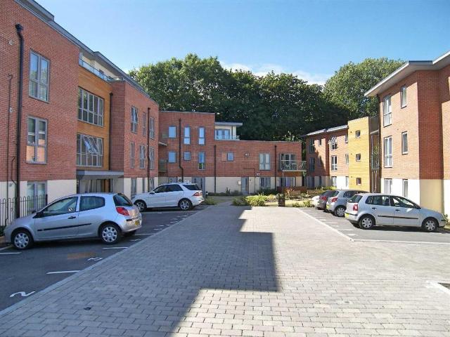 Morewood Road, Sevenoaks, Kent TN13, 1 bed flat to rent, £1,400 pcm | PrimeLocation