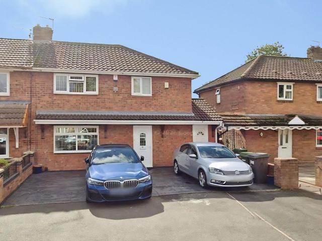 Moreton Avenue, Wolverhampton WV4, 3 bed semi detached house to rent, £1,300 pcm | PrimeLocation