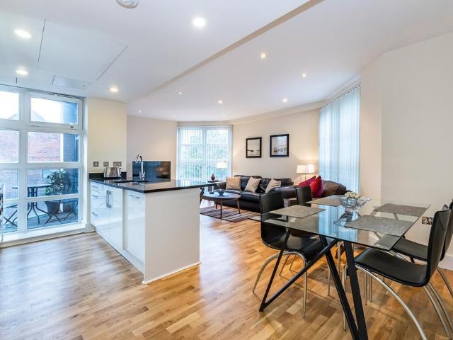 Moreton Street London SW1V 3 bed apartment to rent £5,350 pcm £1,235 pw