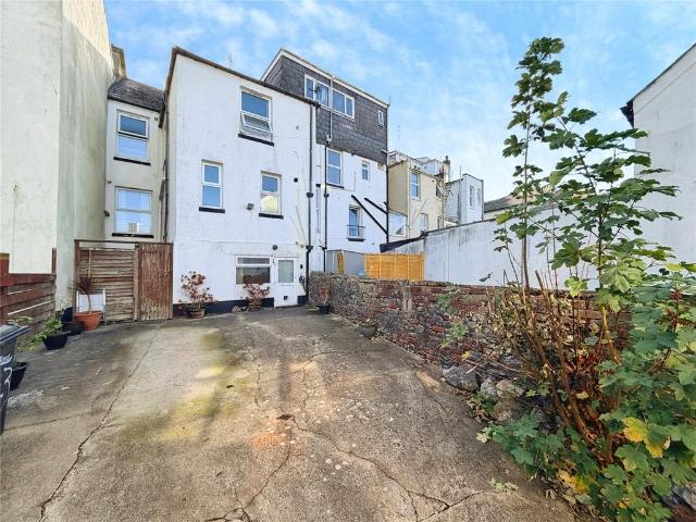 Morgan Avenue, Devon TQ2 2 bed flat to rent £795 pcm £183 pw