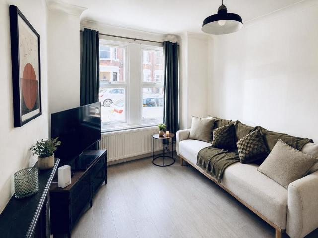 Morgan Road, Bromley, BR1 2 bed apartment to rent £1,850 pcm £427 pw