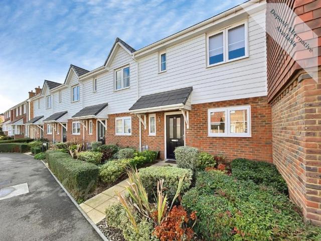 Morgan Way Paddock Wood TN12 3 bed terraced house to rent £2,200 pcm £508 pw