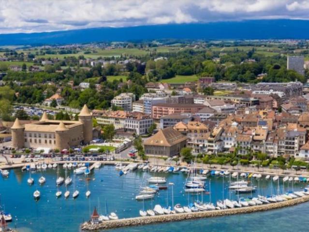 MORGES: Mehrere außergewöhnliche Einfamilienvillen in der Umgebung