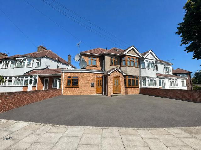 Morland Gardens, Greater London UB1 5 bed house to rent £3,600 pcm £831 pw