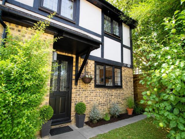 Morley Close, Yateley GU46, 2 bed end terrace house to rent, £1,500 pcm | PrimeLocation