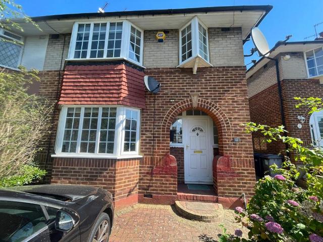Morley Crescent, Broadfields, London, HA8 8XE, United Kingdom | 3 bed duplex for rent #140654566 | Rentberry