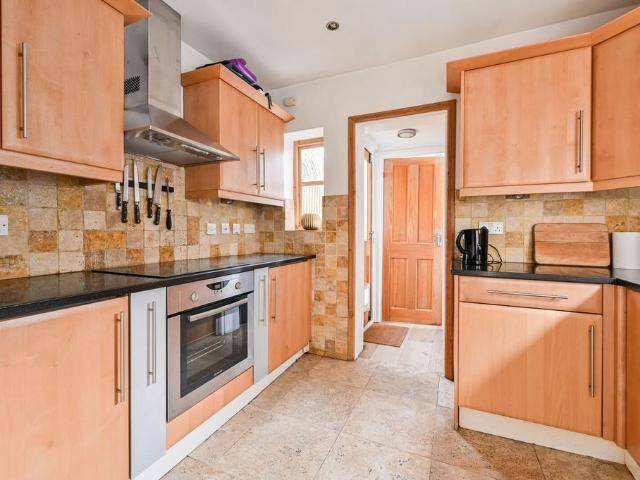 Morley Avenue, N22, Turnpike Lane. 2 bed end of terrace house to rent £3,000 pcm £692 pw