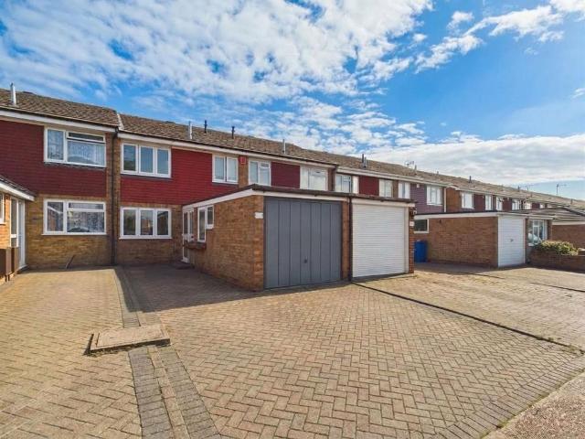 Morley Hill, Stanford Le Hope, SS17 3 bed terraced house to rent £1,850 pcm £427 pw