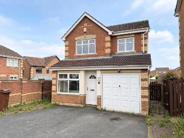 Morley, LEEDS LS27 3 bed detached house to rent £1,575 pcm £363 pw