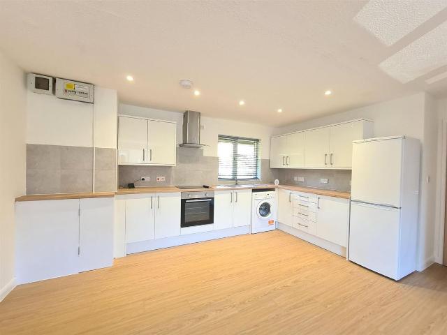 15 Morleys Place, Sawston, Cambridge CB22, 1 bed flat to rent, £1,200 pcm | PrimeLocation