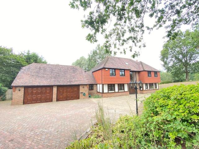 Morleys Road, Weald, Sevenoaks, Kent. 6 bed detached house to rent £6,500 pcm £1,500 pw