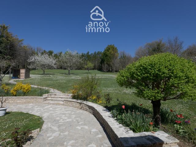 MORNAC Centre, MAISON SUR SOUS SOL AVEC APPARTEMENT INDEPENDANT ET DANS UN ENVIRONNEMENT PRIVILEGIE DE 5 400m2