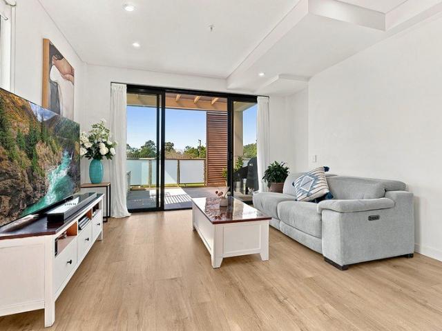 Morning Sun, Modern Comfort & Seamless Entertaining