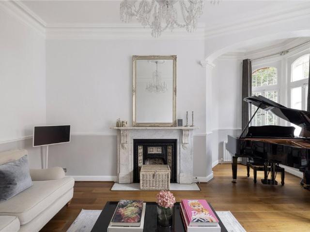 Mornington Avenue, London, W14 2 bed apartment to rent £4,333 pcm £1,000 pw