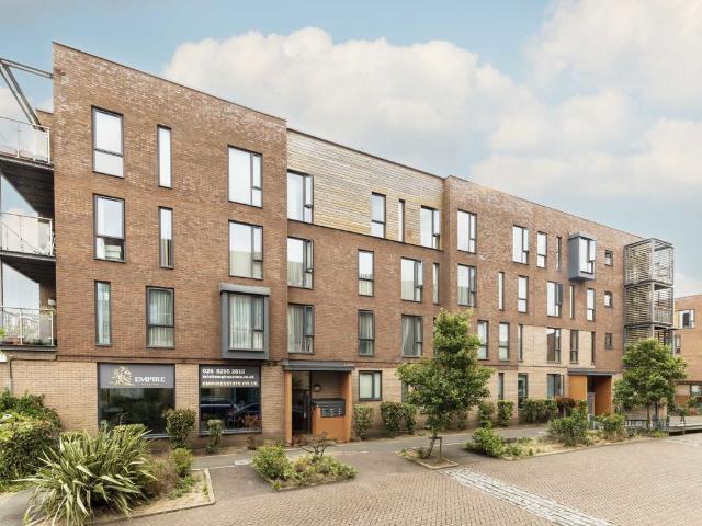 Mornington Close, London NW9, 2 bed flat to rent, £1,850 pcm | PrimeLocation