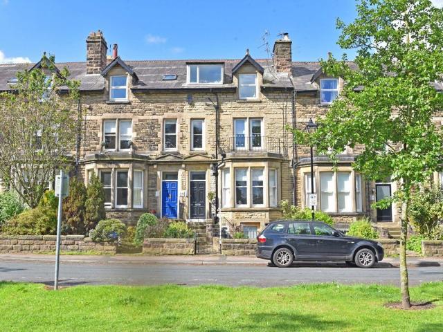Mornington Crescent, Harrogate, HG1 2 bed flat to rent £995 pcm £230 pw