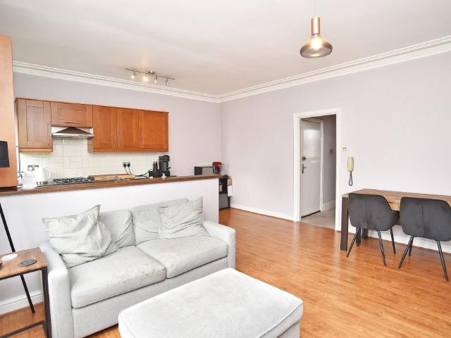 Mornington Crescent, Harrogate, HG1