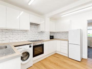 Morris Crescent, Cowley 2 bed apartment to rent £1,600 pcm £369 pw