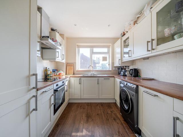 Morris Gardens, London SW18, 2 bed flat to rent, £2,200 pcm | PrimeLocation