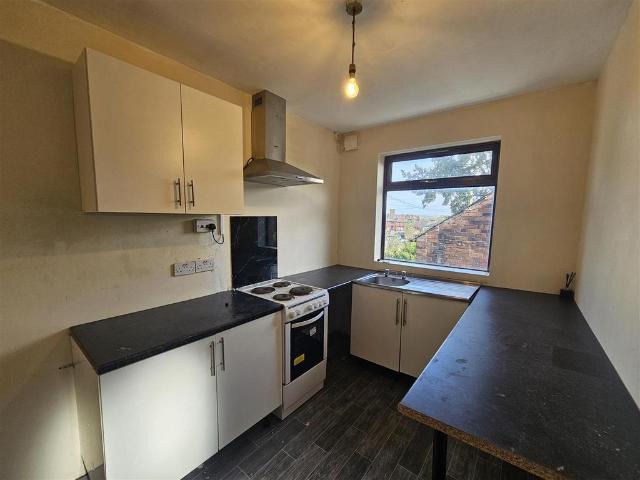 Morris Green Lane, Bolton 1 bed flat to rent £595 pcm £137 pw