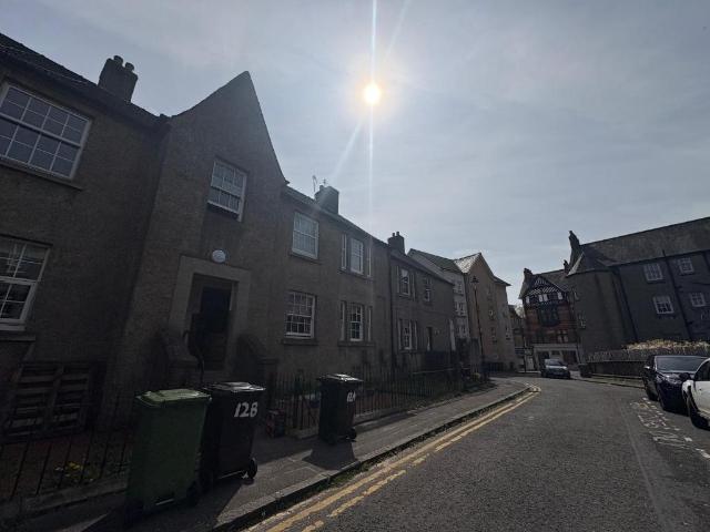 Morris Terrace, Stirling Town. 3 bed flat to rent £1,400 pcm £323 pw