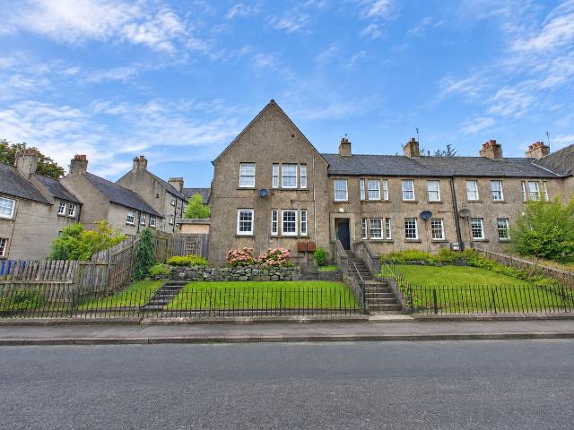 Morris Terrace, Stirling, Stirling, Stirlingshire FK8, 3 bed flat to rent, £1,700 pcm | PrimeLocation