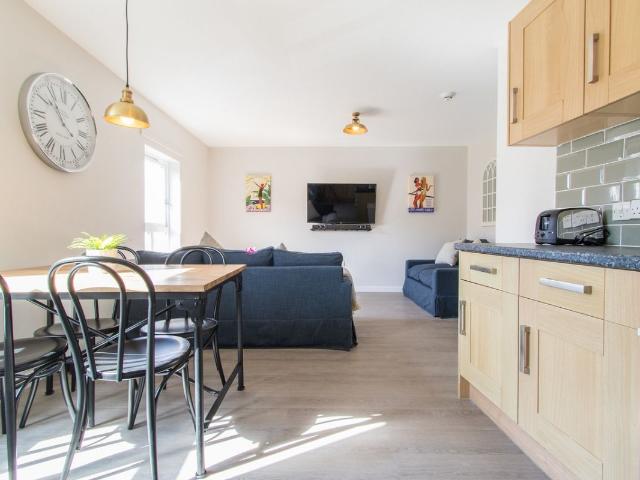 Morrison Circus, Edinburgh EH3, 4 bed flat to rent, £888 pppm | PrimeLocation