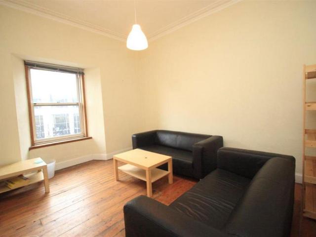 Morrison Street, City Centre, Edinburgh 4 bed flat to rent £2,800 pcm £646 pw