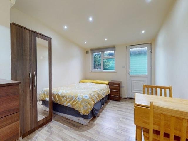 Most Billl Included Lovely Studio in Kilburn