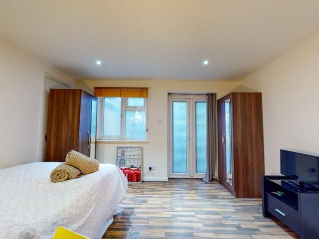 Most Bills Included Large Studio in Brondesbury Pa