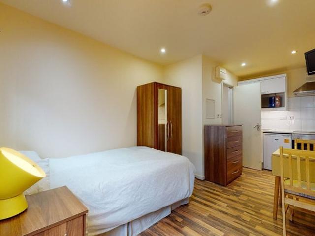 Most Bills Included Studio Behind Kilburn Station