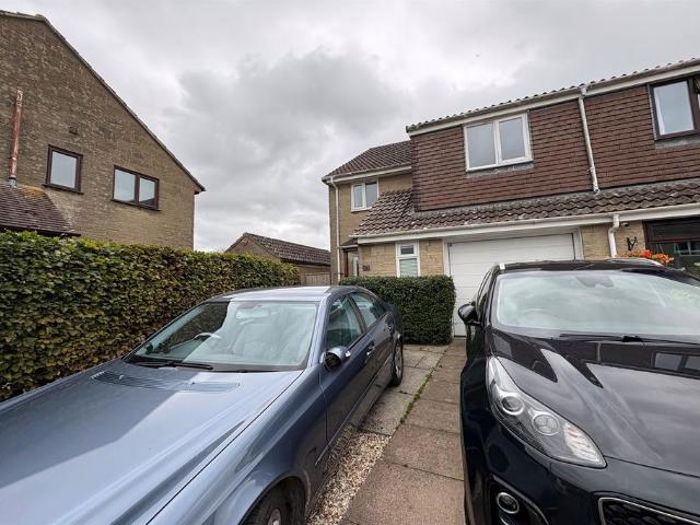Mosterton 4 bed semi detached house to rent £1,400 pcm £323 pw