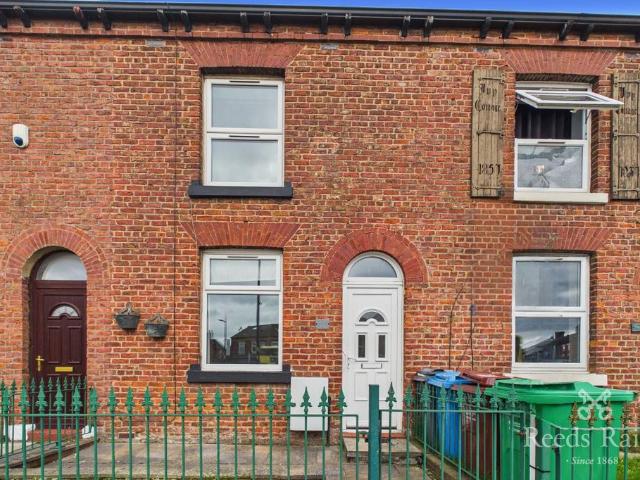 Moston Lane, Greater Manchester M40 2 bed terraced house to rent £1,200 pcm £277 pw