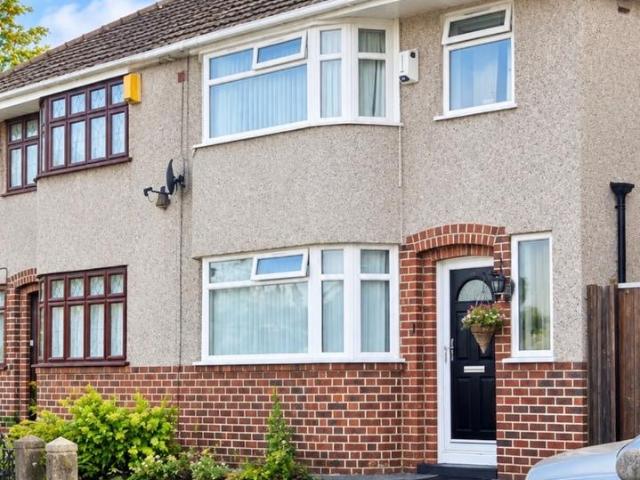 Mostyn Avenue, Old Roan, Liverpool 3 bed semi detached house to rent £1,100 pcm £254 pw