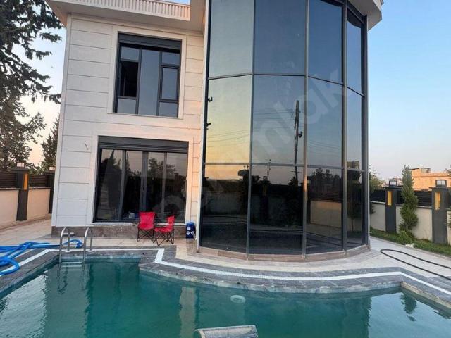 Mosanka'dan Gürsu'da Ana yol üzeri eksiksiz Villa