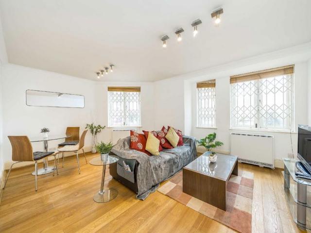 Moscow Road, London W2 2 bed flat to rent £3,500 pcm £808 pw