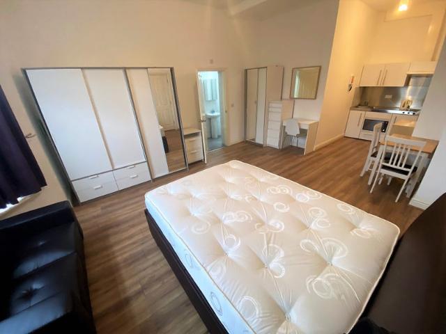 Moseley Studio Flat, all bills included