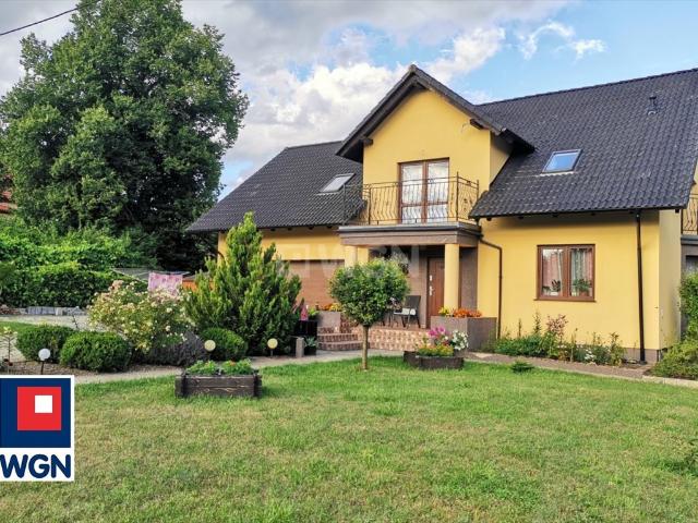 Urokliwy dom 126,5 m2 z ogrodem i garażem w Moskorzynie