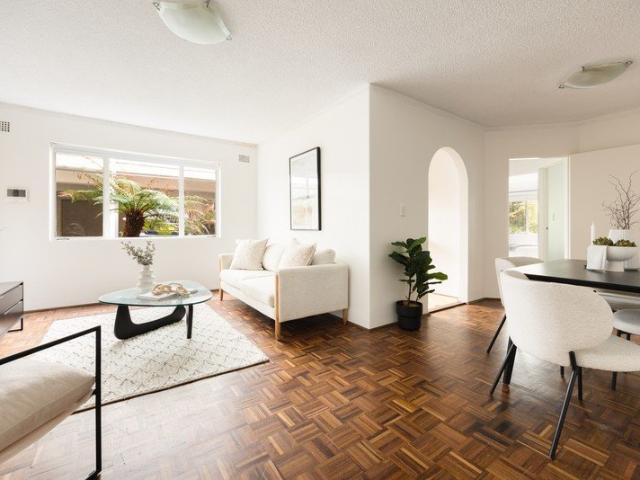 Mosman Bay Hideaway Immersed in Leafy Vistas