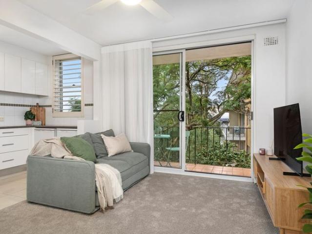 Mosman Village Apartment With Harbour Bridge Glimpse