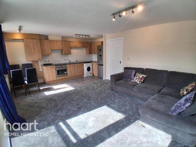 Mosquito Way, Hatfield 2 bed apartment to rent £1,550 pcm £358 pw